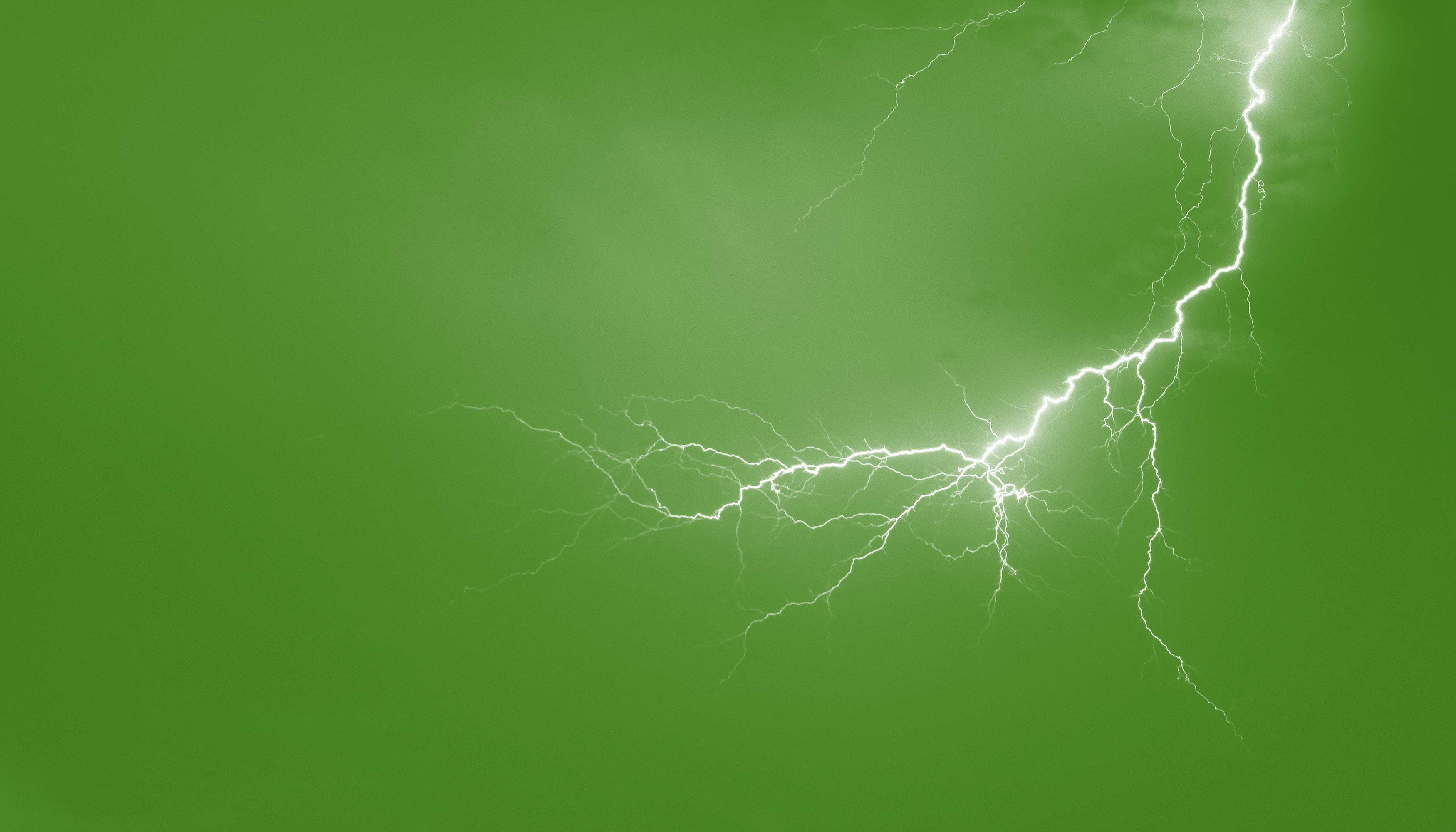 Blitz auf grünem Hintergrund